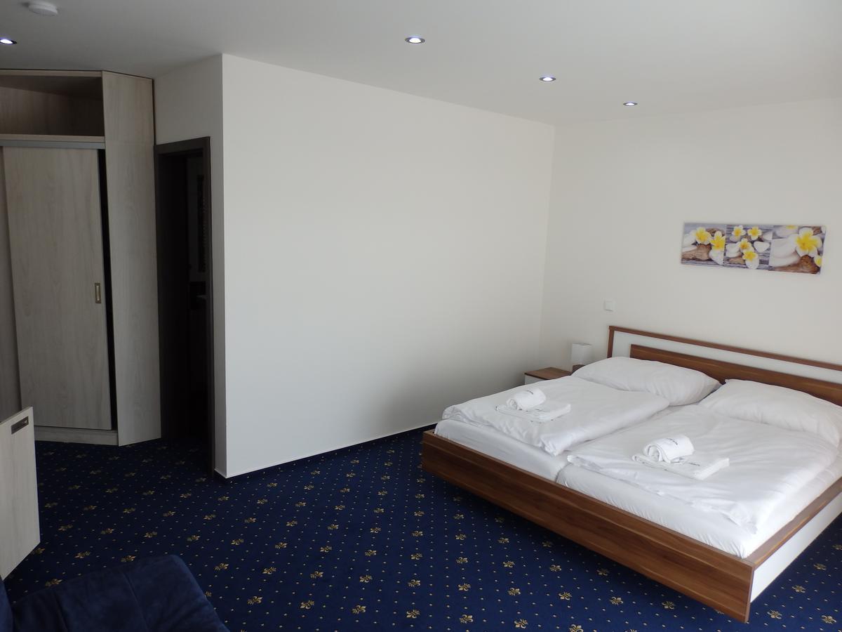 Rezidence Holsin Hotel Holsiny Ngoại thất bức ảnh